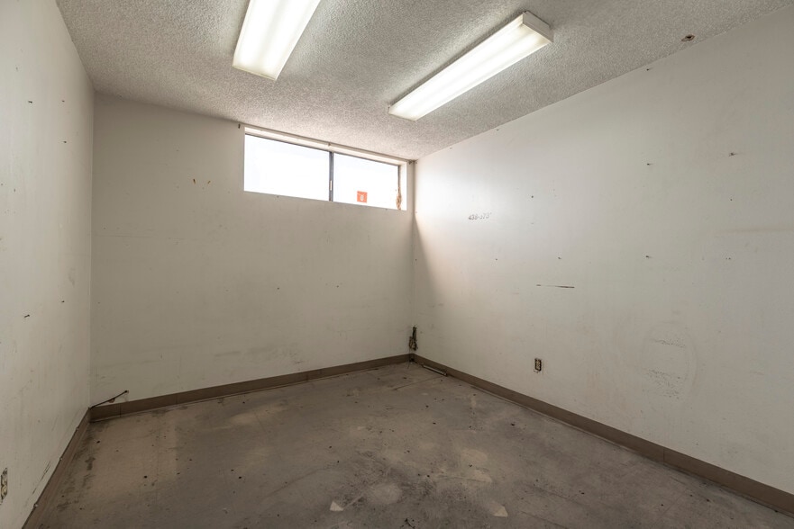 More Photos Of 1003 E G St, Wilmington Warehouse For Lease