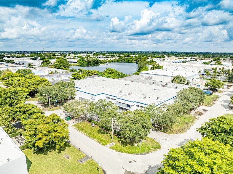 More Photos Of 4915 NW 159th St, Miami Lakes Warehouse For Lease