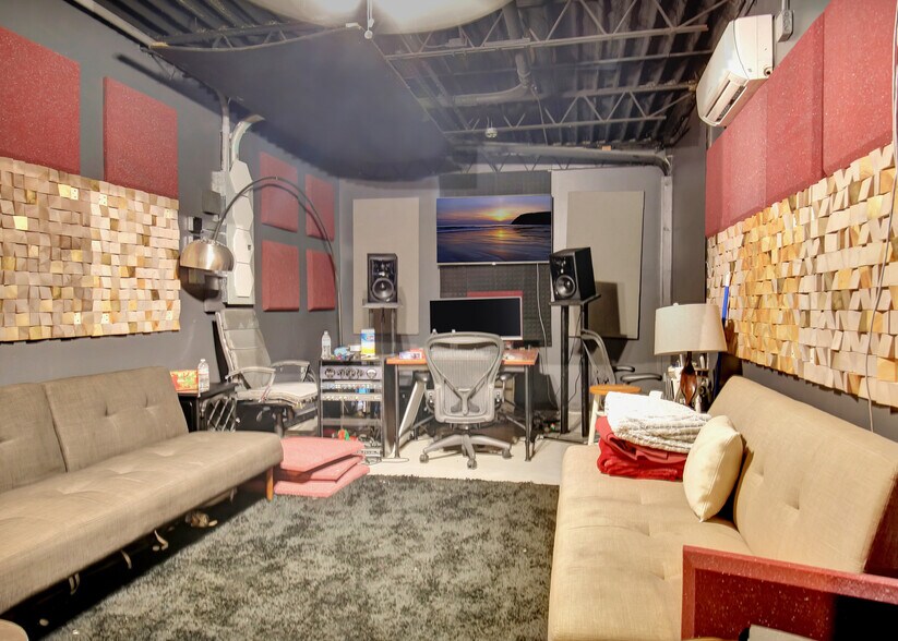 More Photos Of 7716 N Main St, Jonesboro Freestanding For Sale