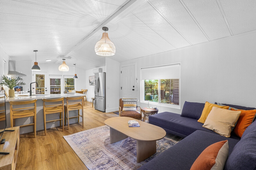 More Photos Of 4727 Dunsmuir Ave, Dunsmuir Hotel For Sale