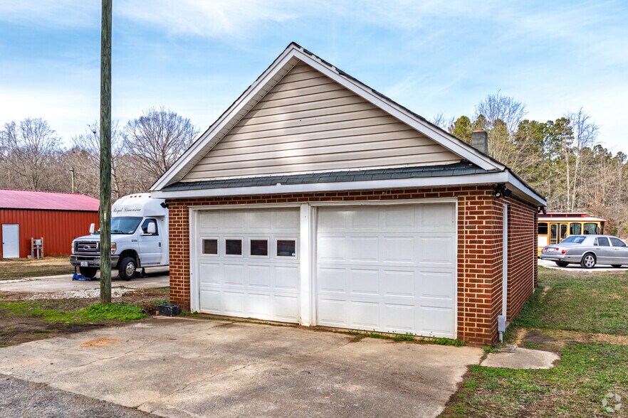 More Photos Of 3428 NC Highway 8, Lexington Storefront For Lease