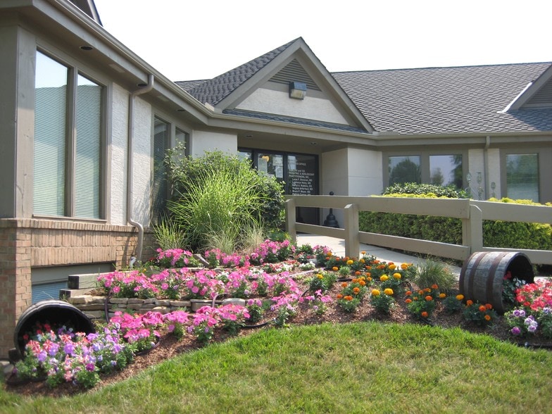 Primary Photo Of 453 Waterbury Ct, Gahanna Medical For Lease