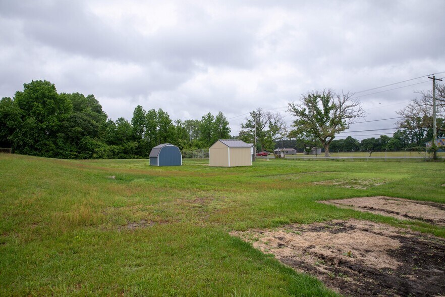 More Photos Of 8506 Potts Ln, Seaford Manufacturing For Lease