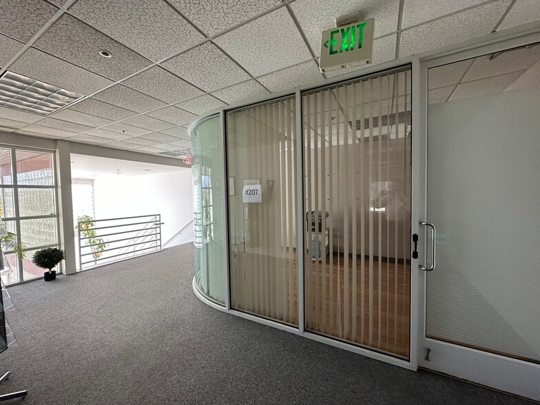 More Photos Of 595 Lawrence Expy, Sunnyvale Medical For Sale
