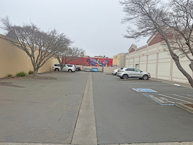 More Photos Of 145 3rd St, Santa Rosa Freestanding For Lease