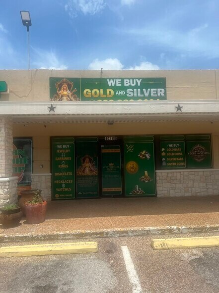 More Photos Of 10218 Westheimer Rd, Houston Freestanding For Lease