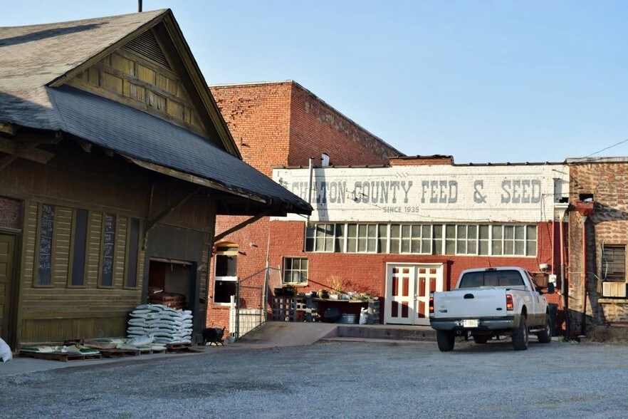 More Photos Of 717 2nd Ave N, Clanton Storefront For Sale