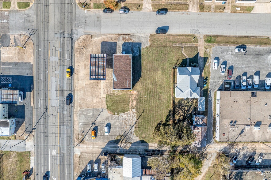 More Photos Of 212 N Austin Ave, Denison Bank For Sale