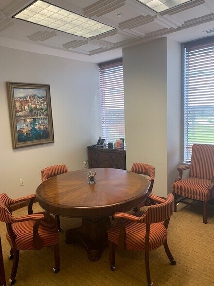 More Photos Of 2150 Goodlette-Frank Rd, Naples Office For Lease