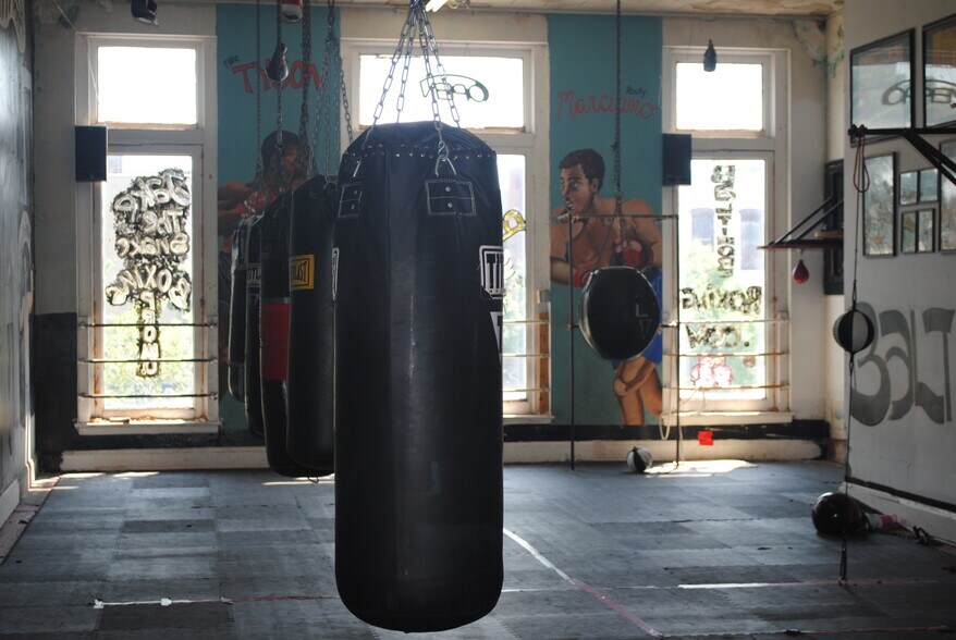 More Photos Of 506 S Broadway, Baltimore Storefront Retail Office For Lease