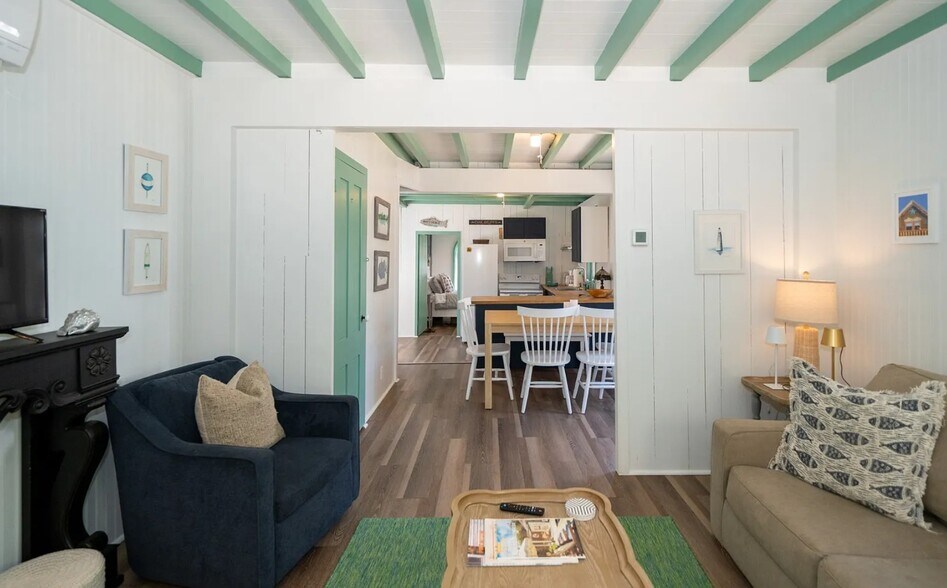 More Photos Of 9 Brunswick Ave, Vineyard Haven Specialty For Sale