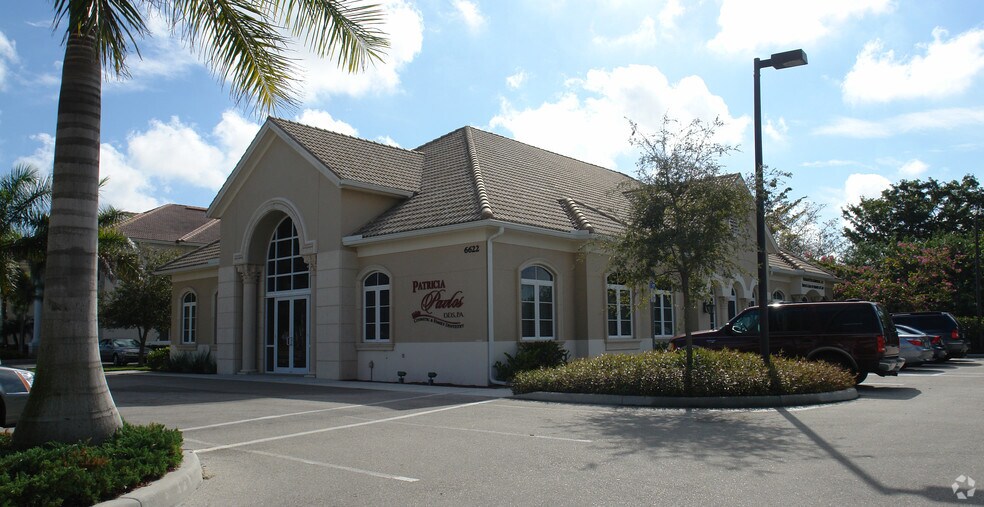Primary Photo Of 6622 Willow Park Dr, Naples Medical For Lease