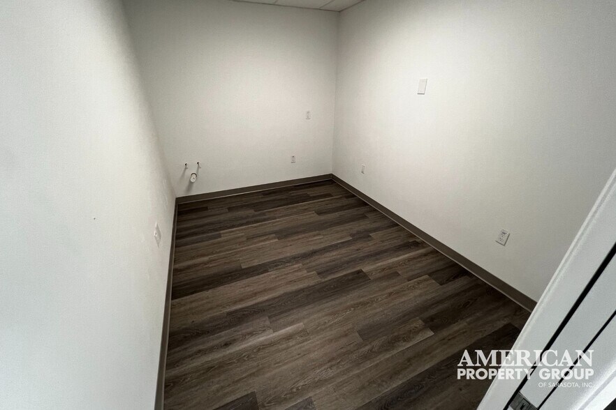 More Photos Of 740 The Rialto, Venice Medical For Sale