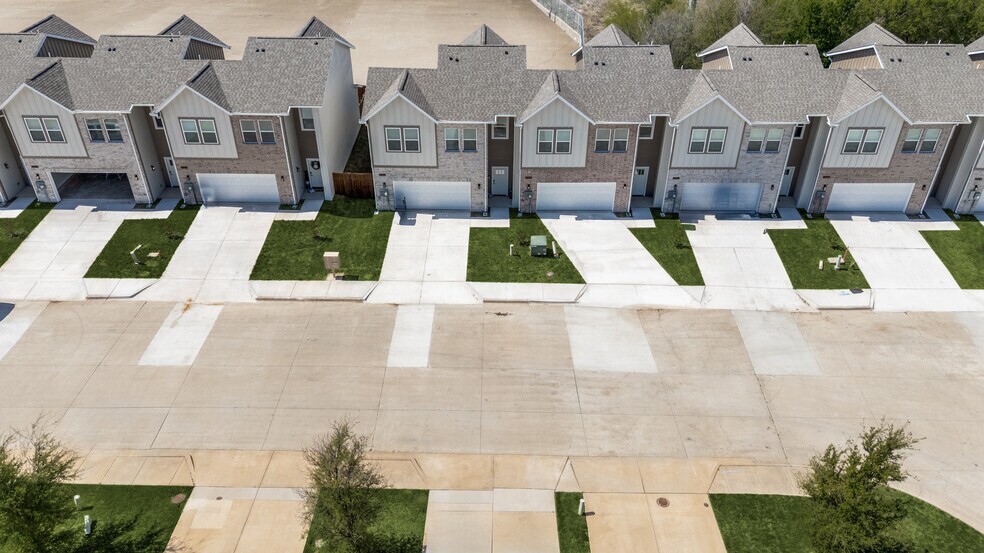 More Photos Of 6655 Mountain Trl, Dallas Apartments For Sale