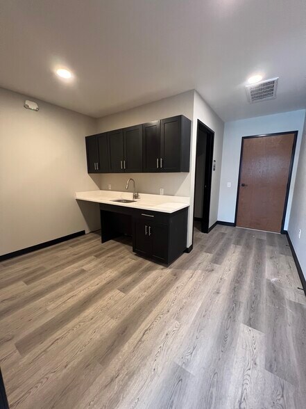 More Photos Of 2711 Daisy Dr, Austin Unknown For Lease