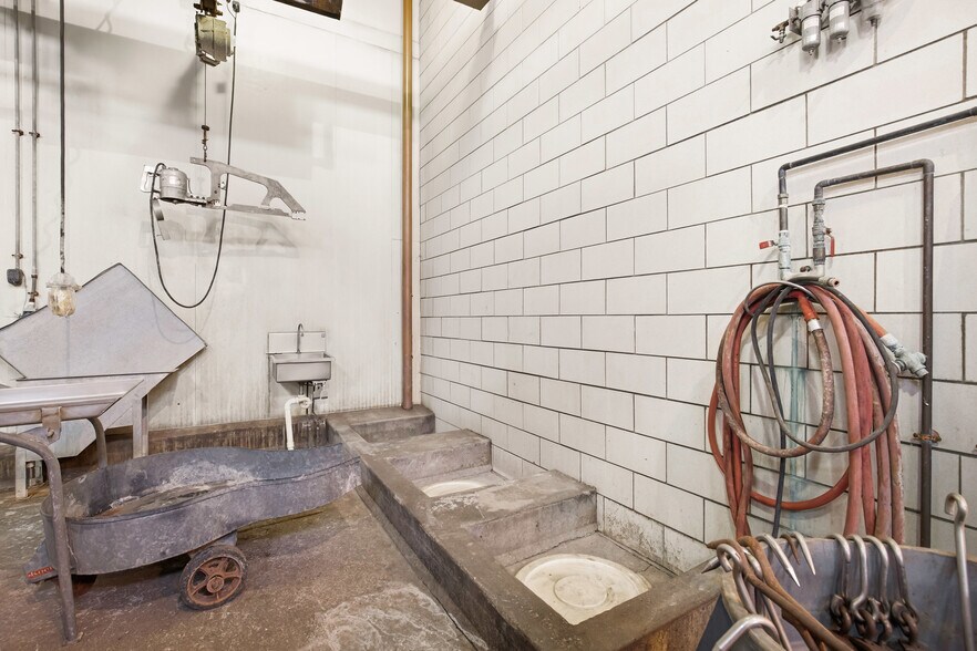 More Photos Of 1908 Water Level Rd, Somerset Specialty For Sale