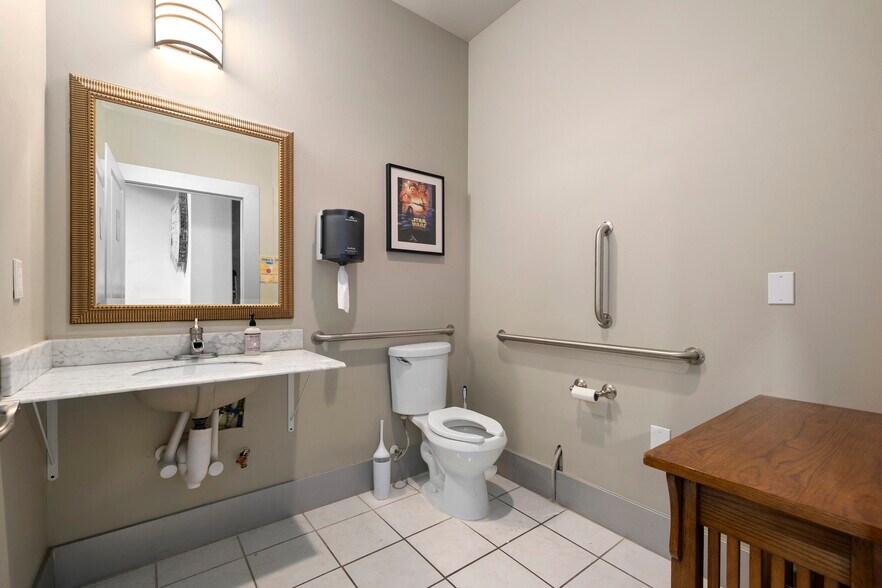 More Photos Of 1086 W South Jordan Pky, South Jordan Freestanding For Sale