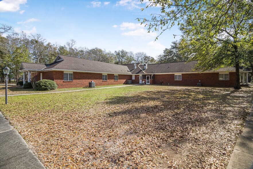 More Photos Of 100 W Lake Professional Park, Geneva Assisted Living For Sale