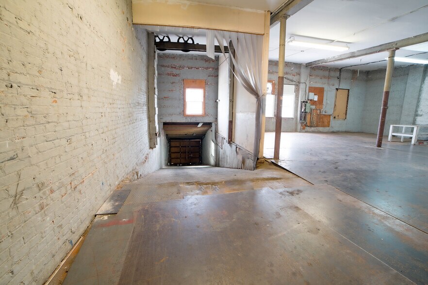 More Photos Of 18 Morris Pl, Yonkers Manufacturing For Lease