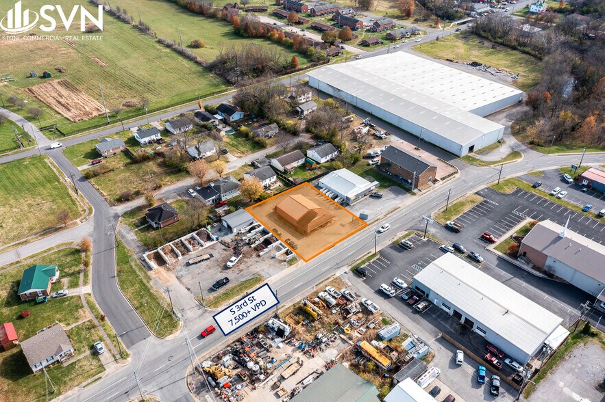 More Photos Of 508 S 3rd St, Danville Showroom For Lease