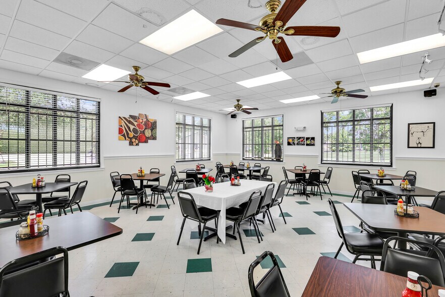 More Photos Of 114 Horizon Park Dr, Savannah Restaurant For Sale