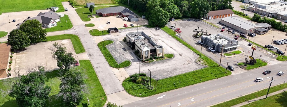 More Photos Of 1408 W Main St, Robinson Fast Food For Lease