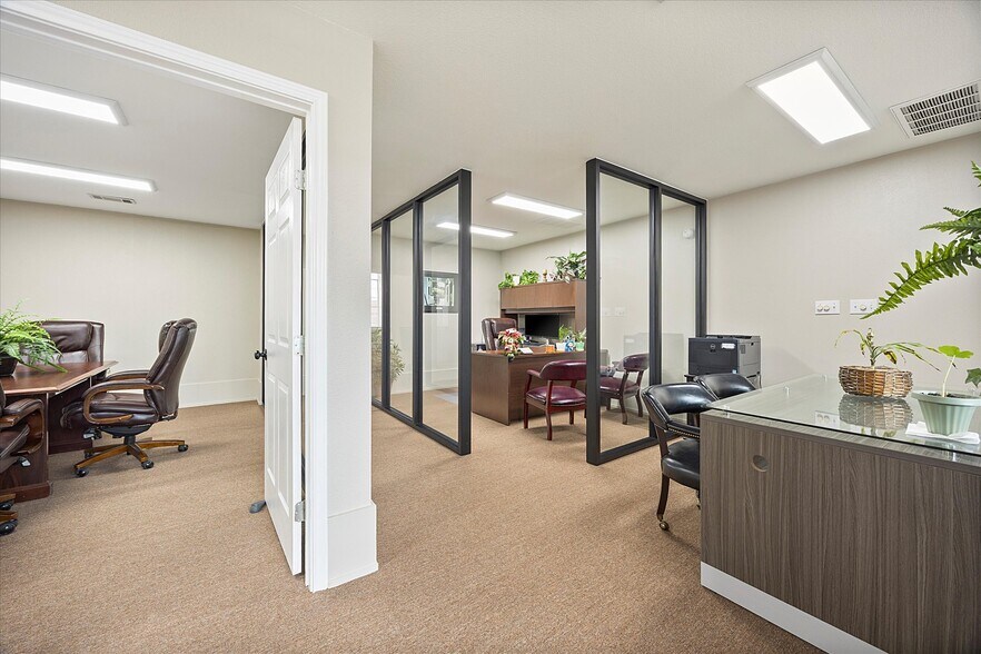 More Photos Of 208 S Bois D Arc St, Forney Storefront Retail Office For Sale