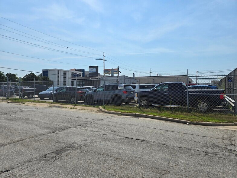 More Photos Of 3950 Mannheim Rd, Franklin Park Showroom For Sale