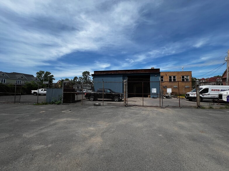More Photos Of 1909-1911 S Salina St, Syracuse Office For Sale