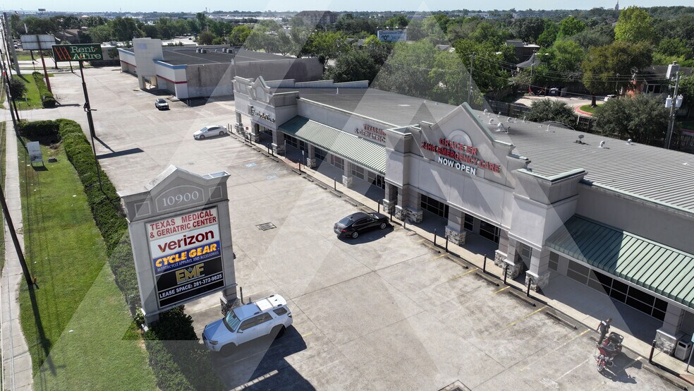 More Photos Of 10900 Gulf Fwy, Houston Unknown For Lease