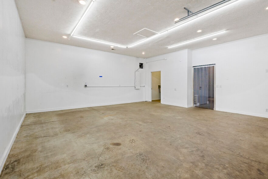 More Photos Of 1110 Applewood Dr, Papillion Warehouse For Sale