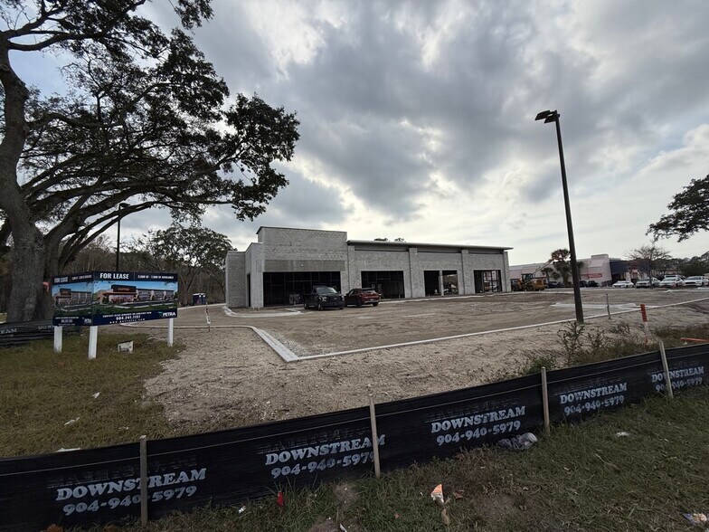 More Photos Of 8730 Baymeadows Rd, Jacksonville Storefront For Lease
