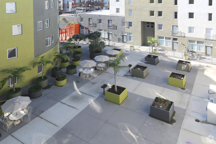 More Photos Of 900 F St, San Diego Apartments For Lease