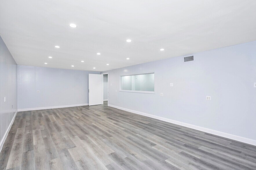 More Photos Of 1840 Falmouth Ave, New Hyde Park Warehouse For Sale
