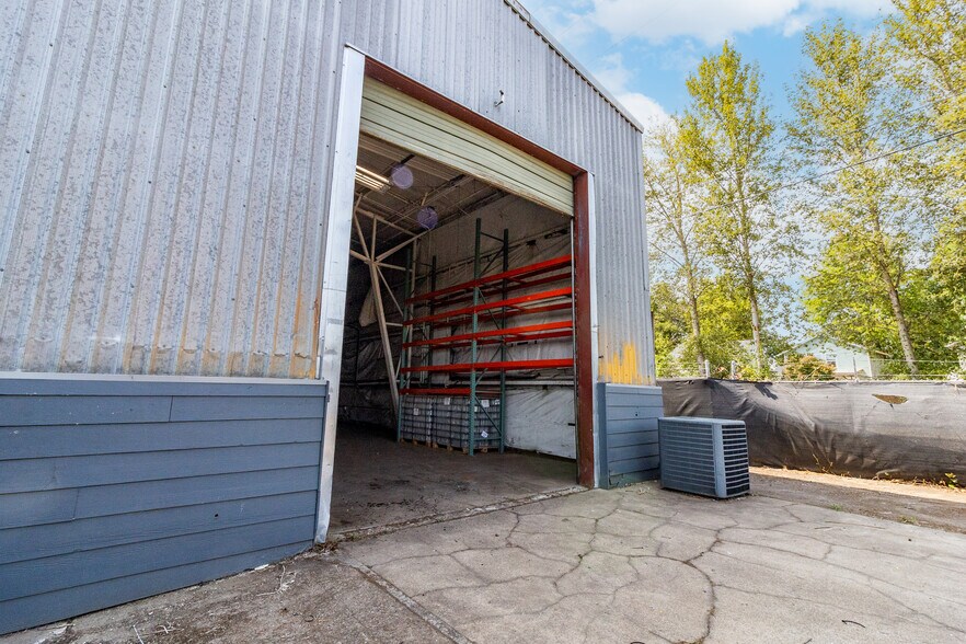 More Photos Of 3215 Meadow Ln, Eugene Industrial For Sale