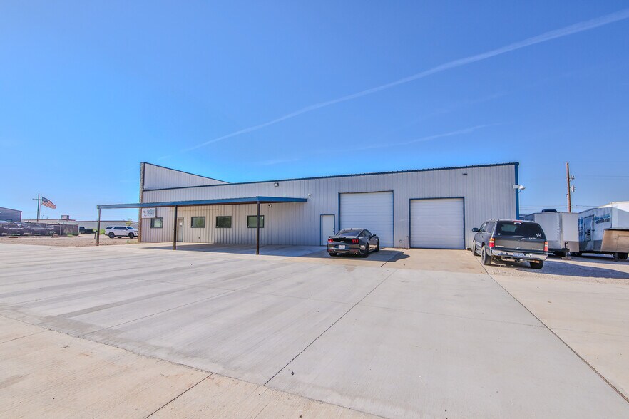 More Photos Of 12101 Geneva Ave, Lubbock Warehouse For Sale