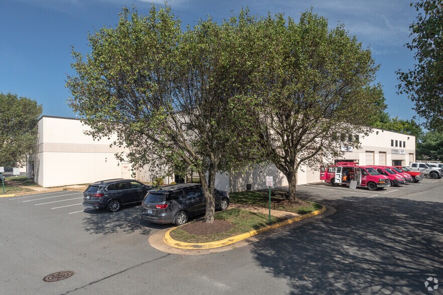 Primary Photo Of 14740 Flint Lee Rd, Chantilly Light Manufacturing For Lease