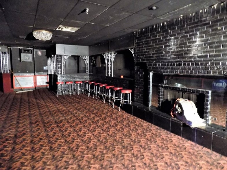 More Photos Of 2403 N Cornell St, Lubbock Bar For Sale