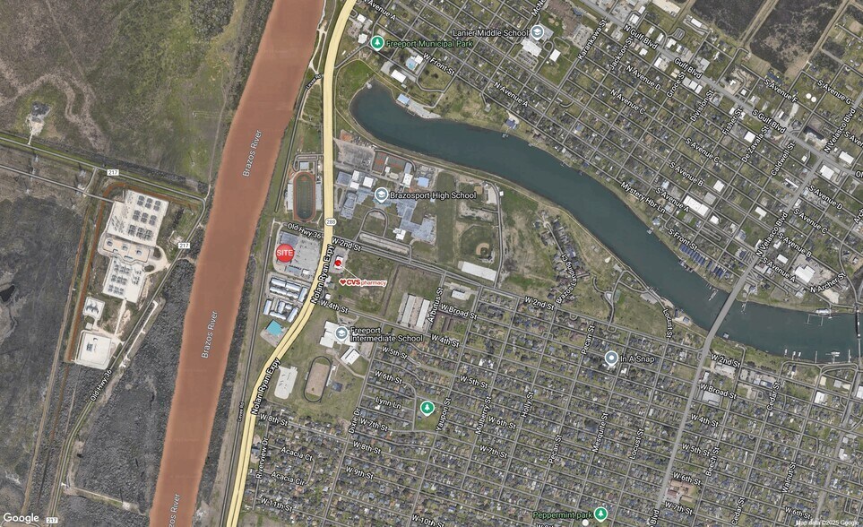 More Photos Of 301-327 S Brazosport Blvd, Freeport Storefront For Lease