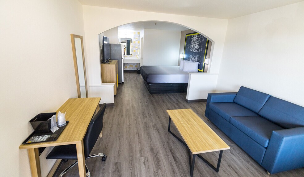 More Photos Of 2100 N Wheeler St, Jasper Hotel For Sale