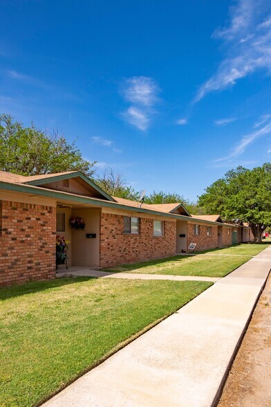More Photos Of 1102 Sherman Ave, Levelland Apartments For Sale