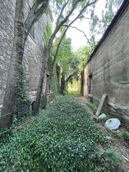 More Photos Of 311 Old Mill Rd, Rhome Restaurant For Lease