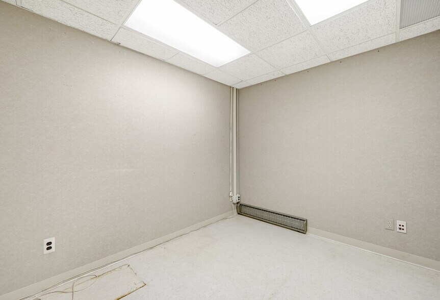 More Photos Of 385 S Maple Ave, Glen Rock Medical For Lease