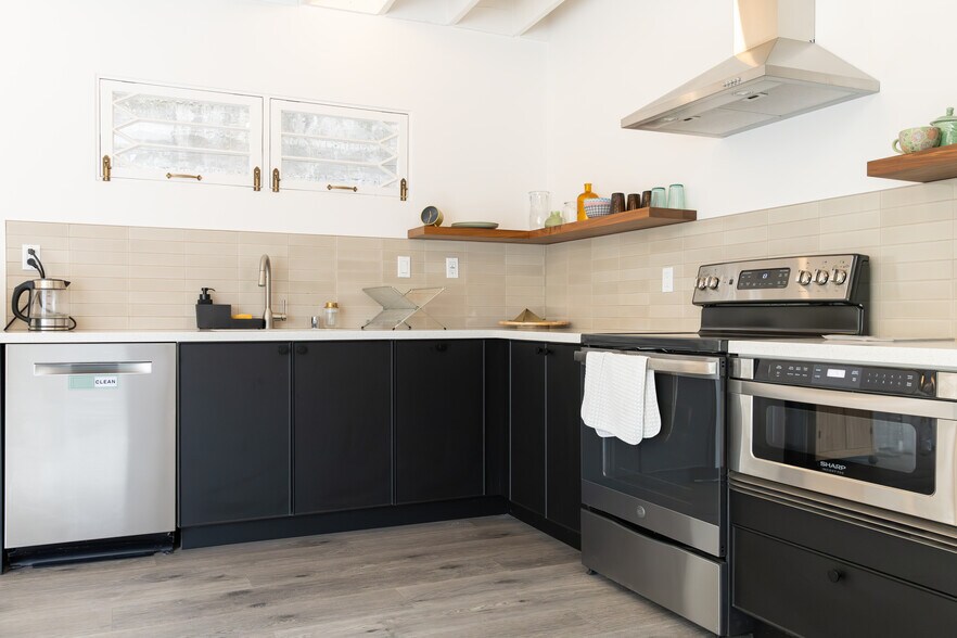 More Photos Of 1913-1915 Hyperion Ave, Los Angeles Loft Creative Space For Sale