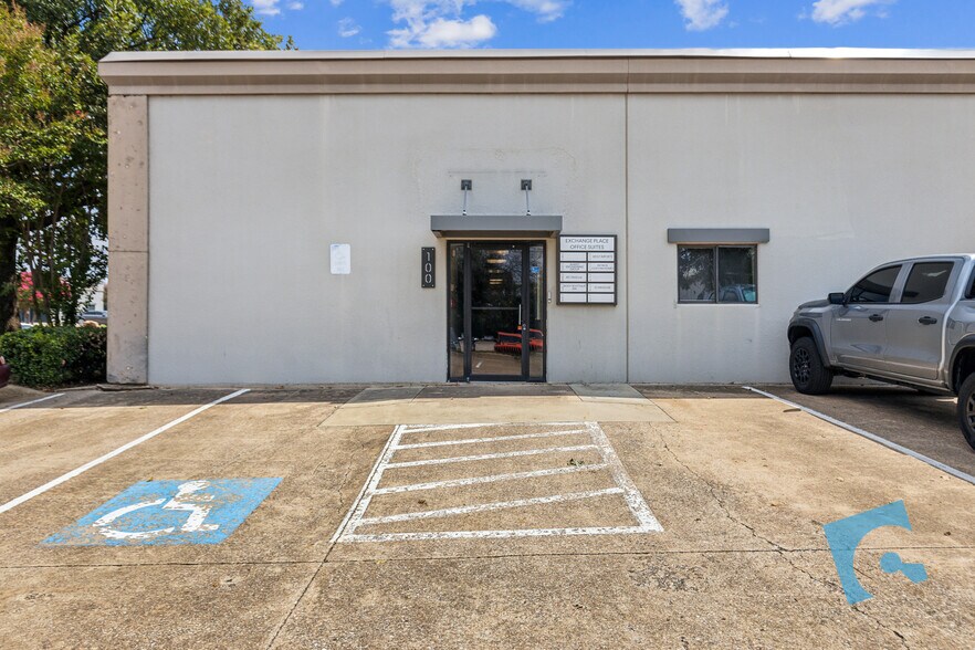 More Photos Of 2855 Exchange Blvd, Southlake Light Manufacturing For Lease