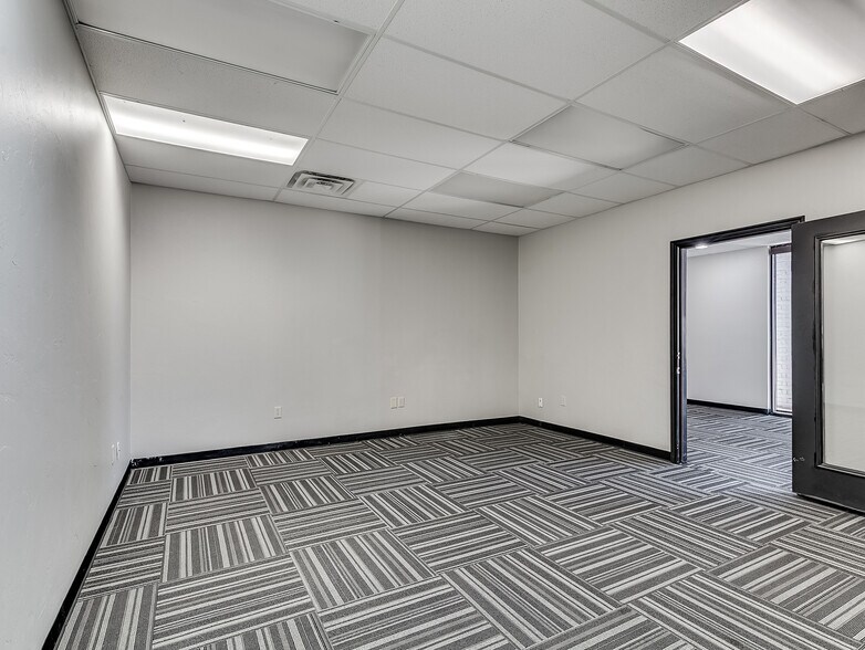 More Photos Of 17311 NE 23rd St, Choctaw Office For Sale