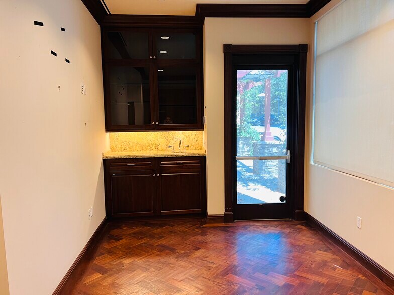 More Photos Of 2693 E Washington Blvd, Pasadena Medical For Lease