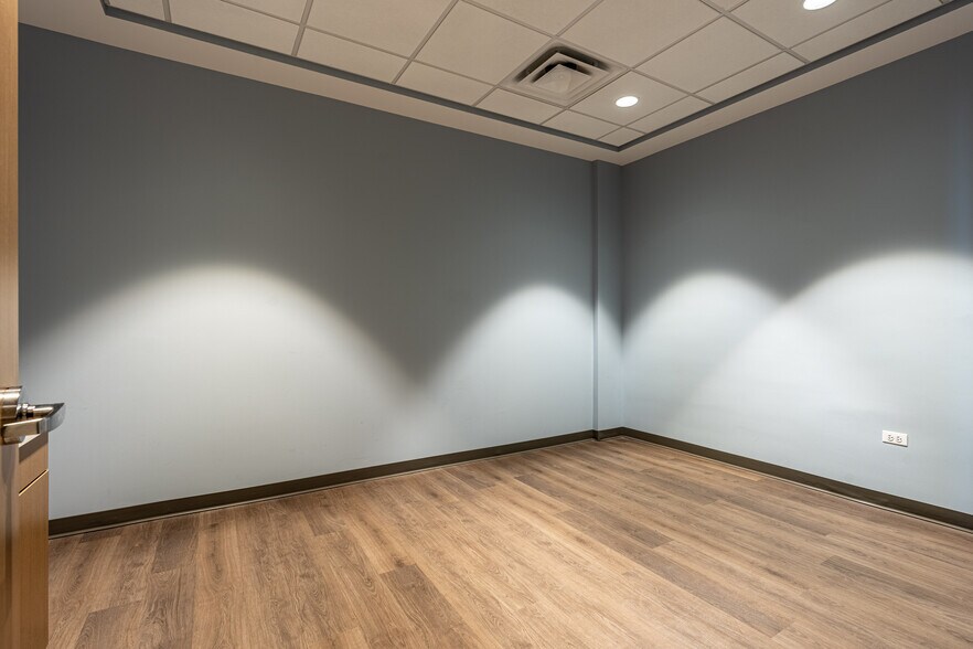 More Photos Of 456 Nelson Rd, New Lenox Freestanding For Lease