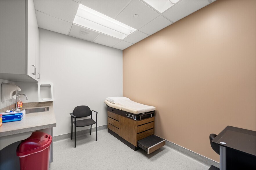 More Photos Of 15944 Los Serranos Country Club Dr, Chino Hills Coworking Space