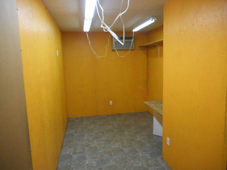 More Photos Of 5257 US ROUTE 22, Washington Court House Distribution For Sale